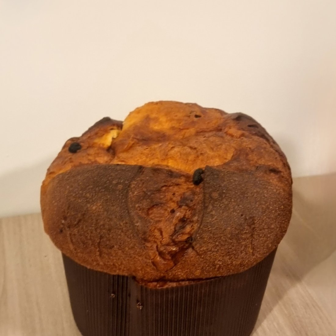 Panettone tagliato, dettaglio della crosta